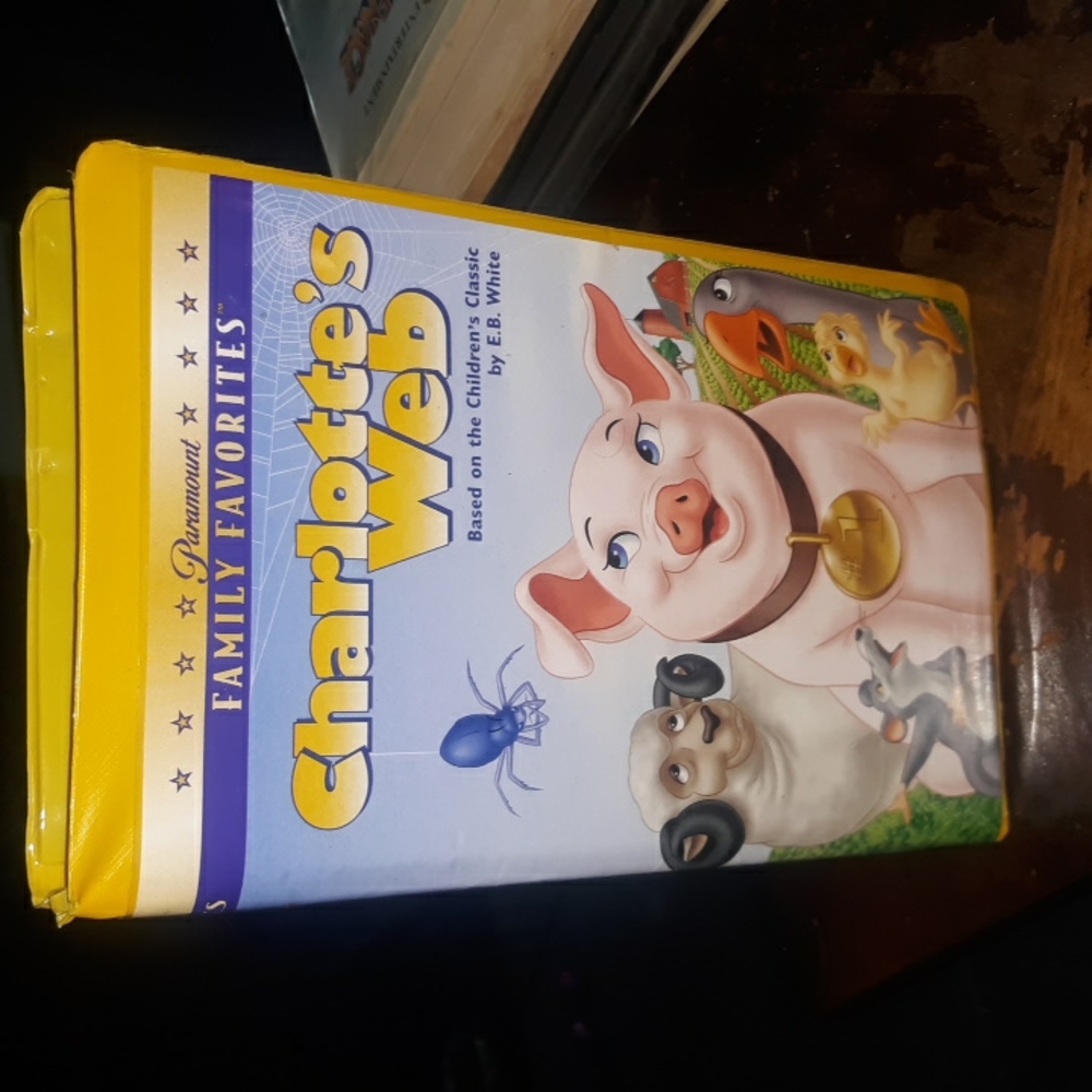 Charlotte's Web VHS Tape (SKU H 2)